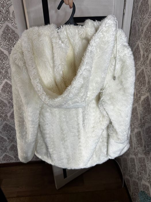 Продаю белую шубу