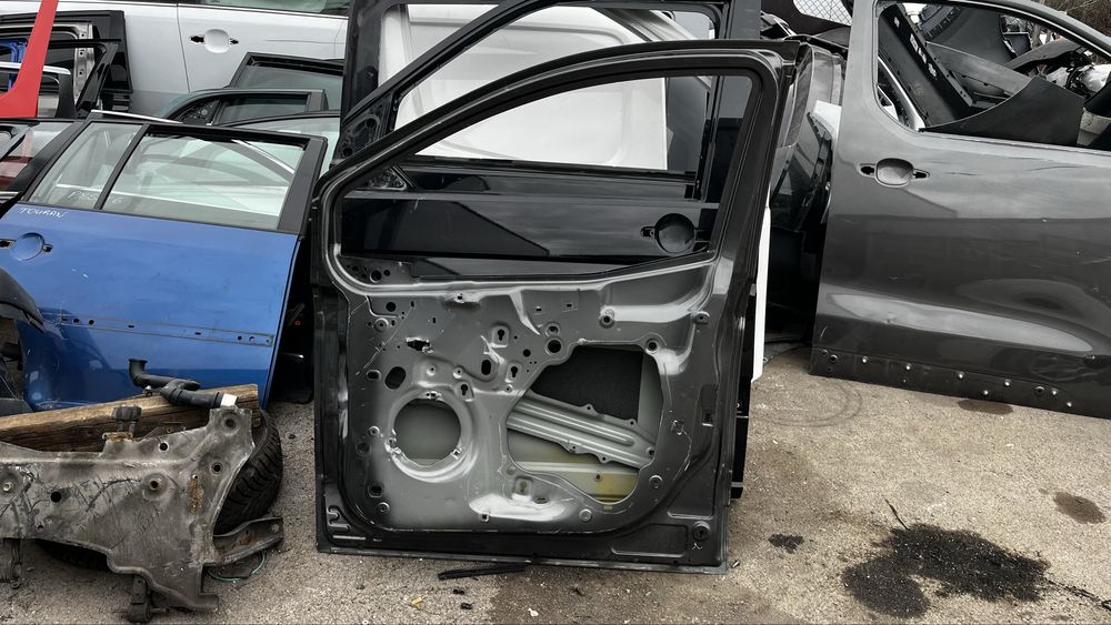 Предна дясна и задна лява Врата Ford Courier 2018г