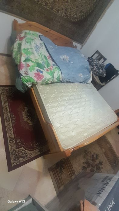 Кровать с матрасом