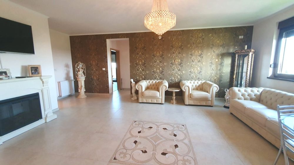 Ap.3 camere tip Penthous bloc nou+loc de parcare zona Lipovei