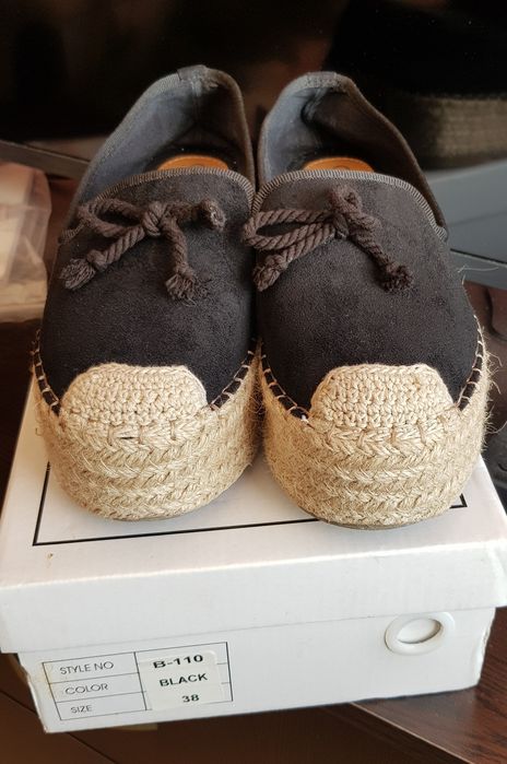 Дамски велурени обувки