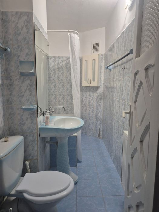 Închiriez apartament 3 camere