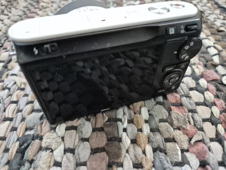 Nikon  1 J2 с Nikon 11-27.5mm  обектив