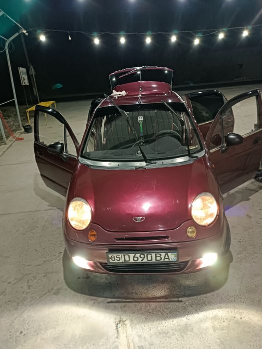 Moshina sotiladi sroshniga narxi 3000$ kelishiladigan joyi bor.