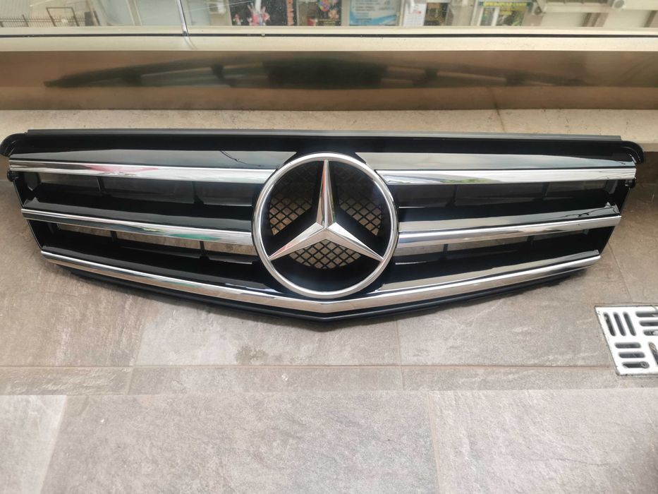 Решетка/маска с емблема тип Avantgarde BLACK/CHROME за Mercedes W204 C