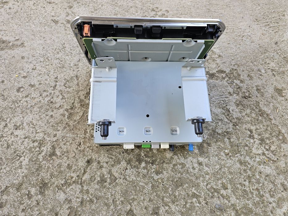 Vând navigatie originala Suzuki Ignis 2020 , card memorie , touch etc