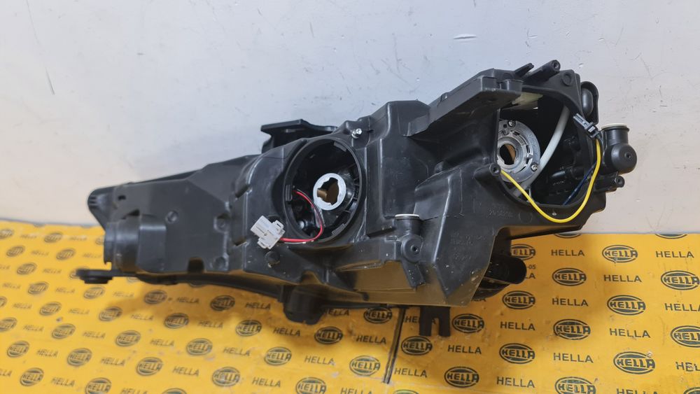 Far xenon led dreapta  Audi A4 B9 8W S4 2015+ 8W0941044B