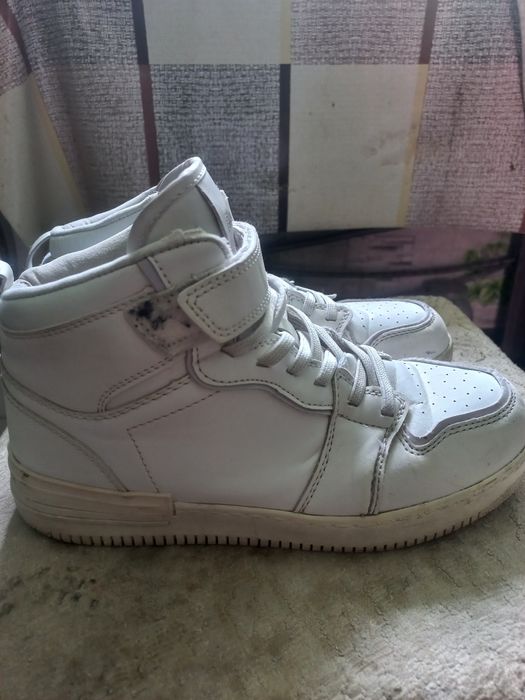 Продам кроссовки