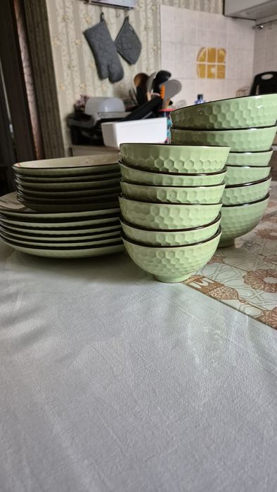 Продам сервиз на 6 пеисон