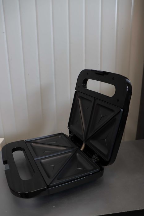 Сандвич грил Fagor 750W – Подвижни плочи, незалепващо покритие