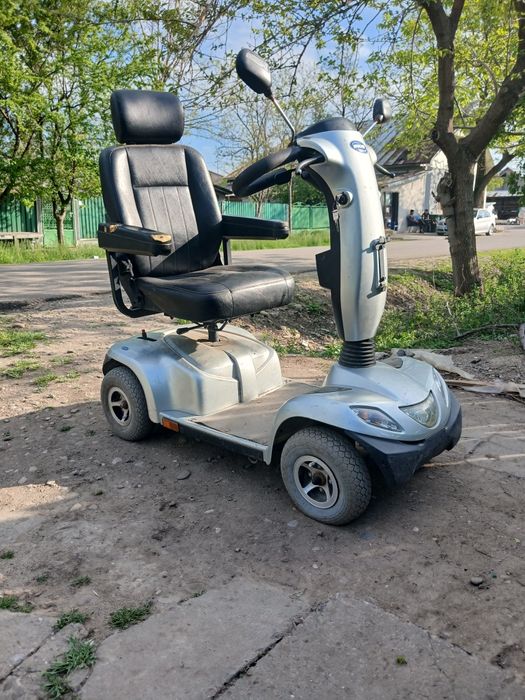 Vând scuter electric pentru bătrâni si oameni cu handicap.este impecabil  l am cumpărat la mana a 2a, eu îl dețin de 3luni 35mil neg.