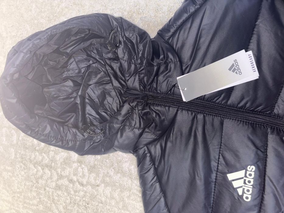 Adidas куртка новый