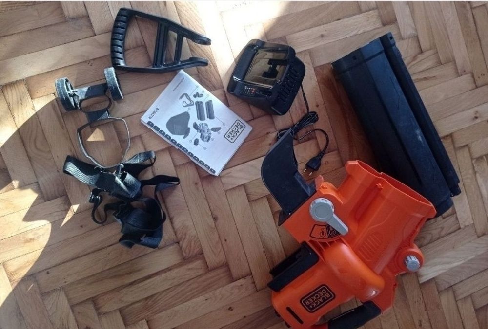 Vind ce se vede in poze a se observa că lipsește bateria și sacul cole