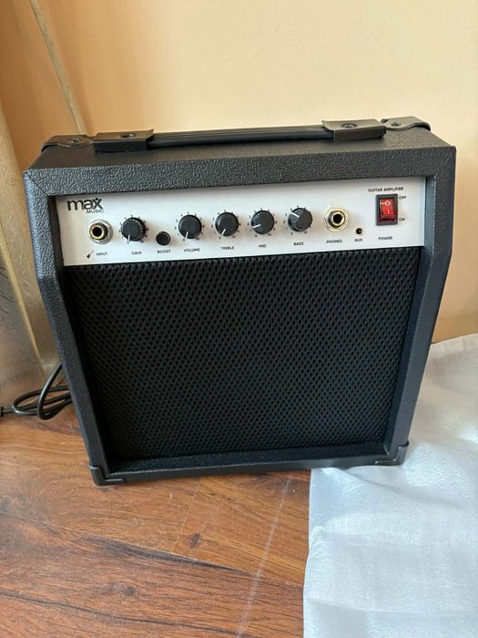 Електрическа китара + усилвател 40w Max GigKit