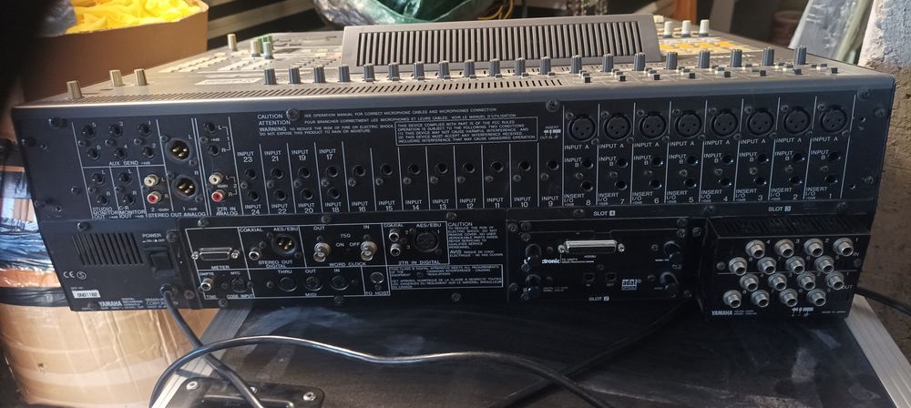 Дигитален пулт YAMAHA O2R