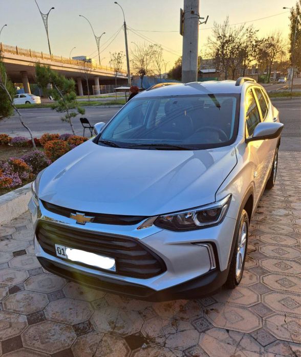 Продам Chevrolet Tracker 2.0 Turbo — серый, отличное состояние. 2022 г