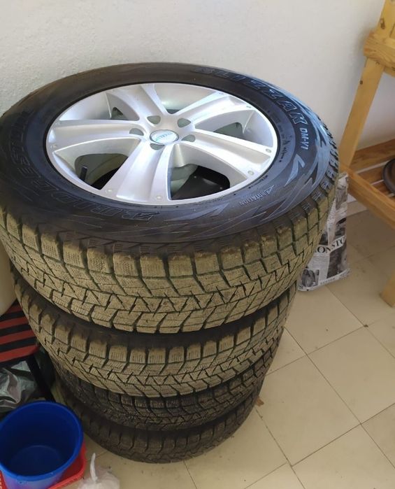 Продам комплект зимних шин с дисками 245/65/17