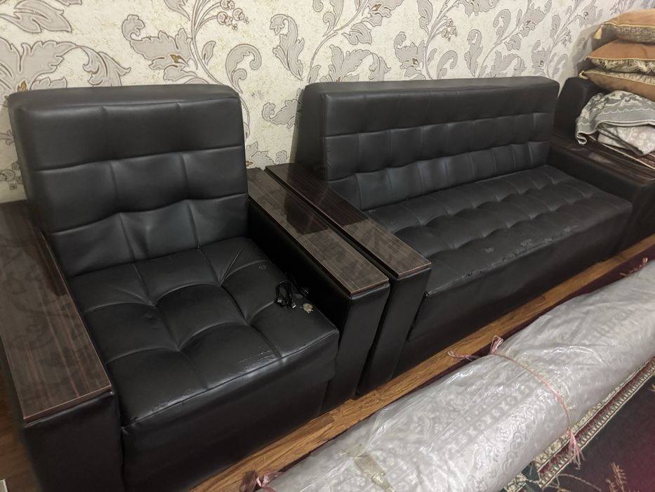 Мяхкий деван в кожений б.у состояныя средны