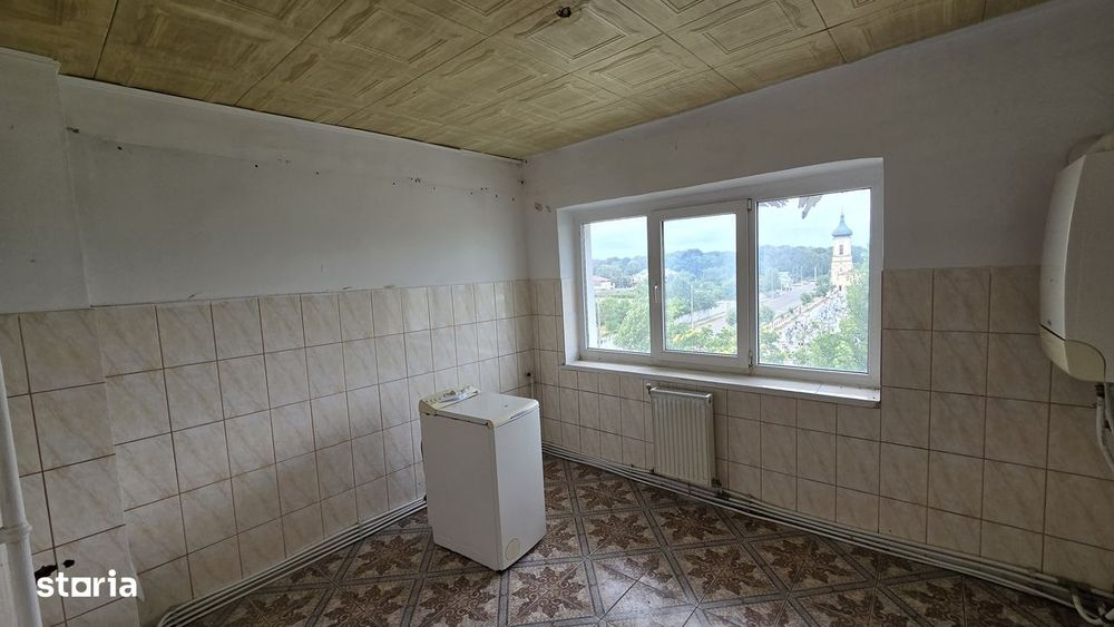 Vand bloc caramida cu 14 apartamente