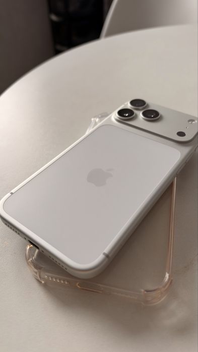 iPhone 17 pro MAX 256гб белый