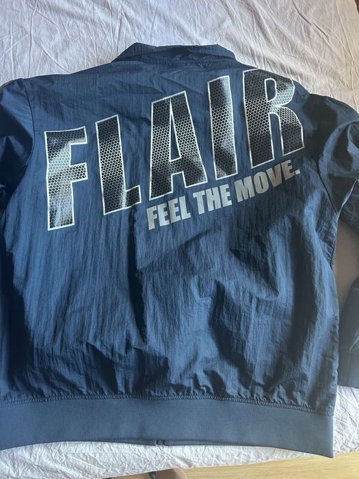 Мъжки екип на FLAIR.