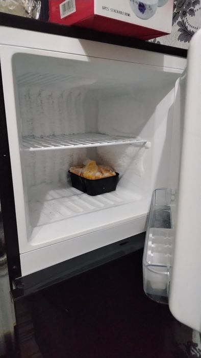 Xolodilnik srochna sotiladi ishlab turibdi usta kormagan