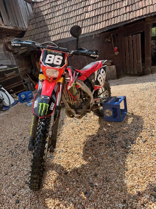 Honda hm f250  pret negociabli