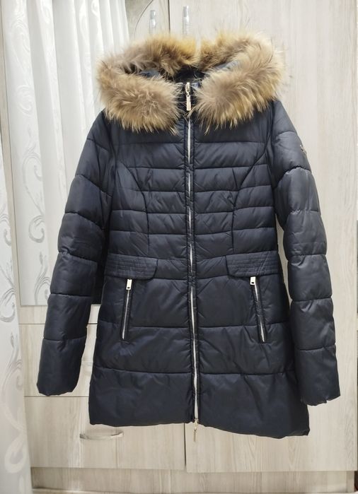 Женская куртка продается