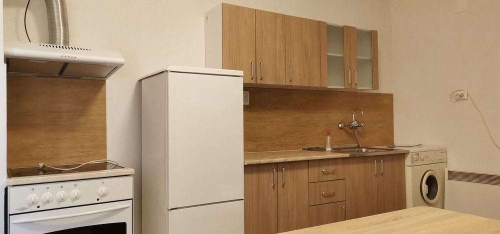 Дава се под наем Многостаен апартамент в Карлово - 888 кв.м за 255 € - Снимка #3