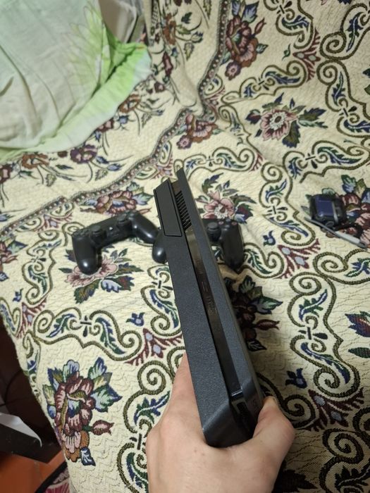 Playstation 4 slim