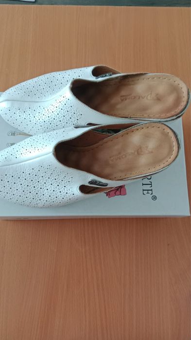 Продам кожанные сабо.