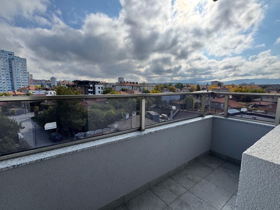 Тристаен Газифициран Апартамент Ново Строителство , Широк Център