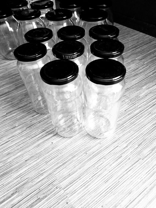 100 нови буркана, с нови капачки