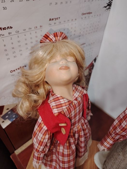 Продам куклы фарфоровые.