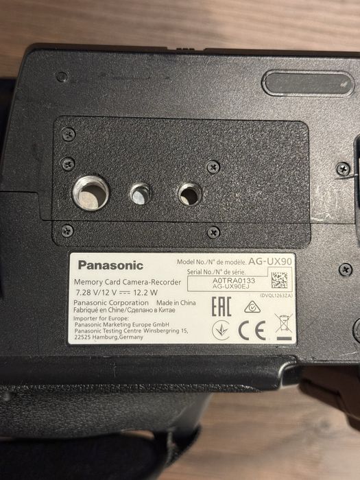 Vând cameră video Panasonic AG-UX90