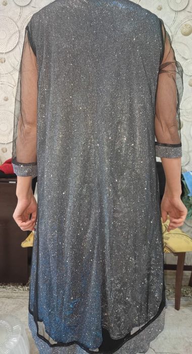 Блестящее женское нарядное платье