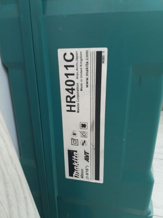 Продам Перфоратор Макита HR4011C