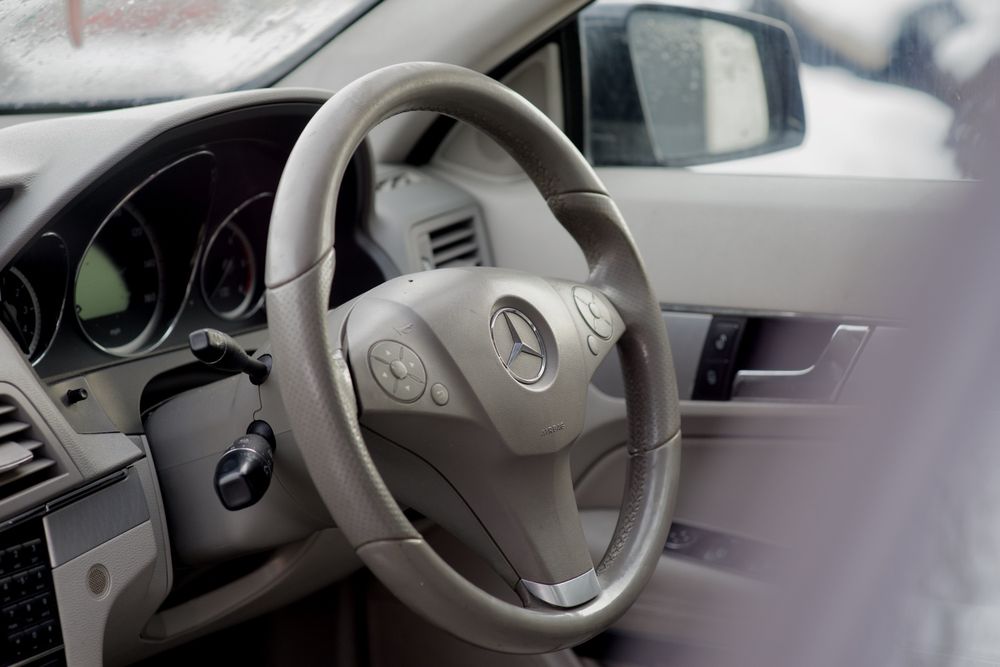 Dezmembrez Mercedes E W212 bara usa far stop capota haion jug sam