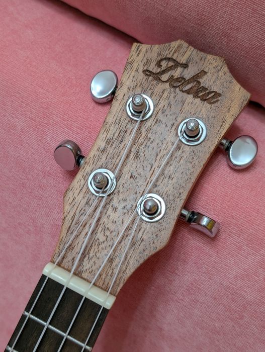 Продам укулеле. Гавайская гитара.