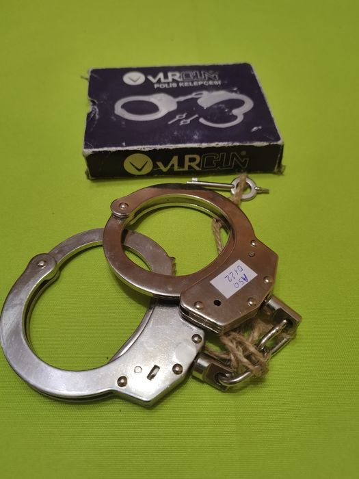 Продавам белезници