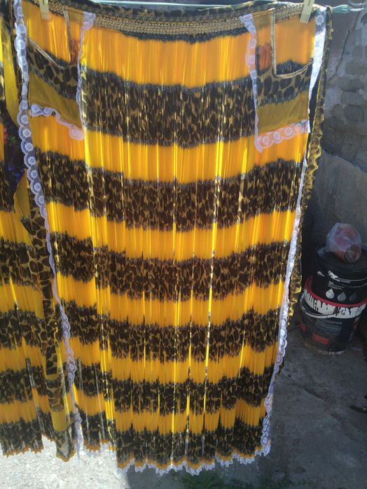 Vand fuste  sort si rochie țigănești