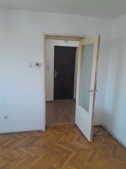 Vînd apartament 2camere Gladiolei etaj2/2
