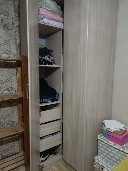 Продам угловой шкаф