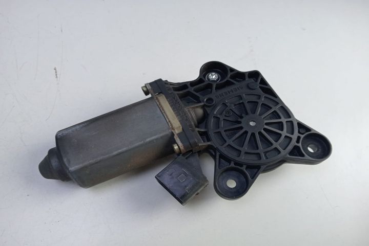 Motoras macara stanga fata A2208204642 Mercedes-Benz C-Class W203