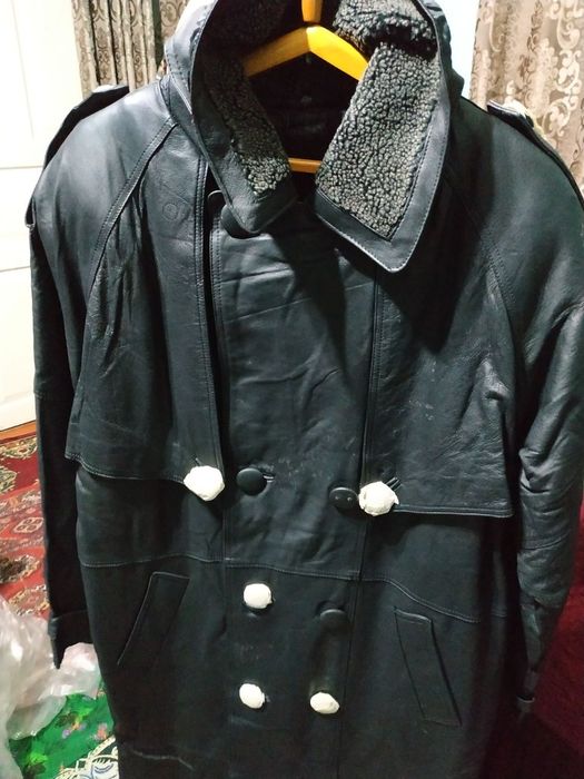 Кожали эркаклар пальтоси сотилади