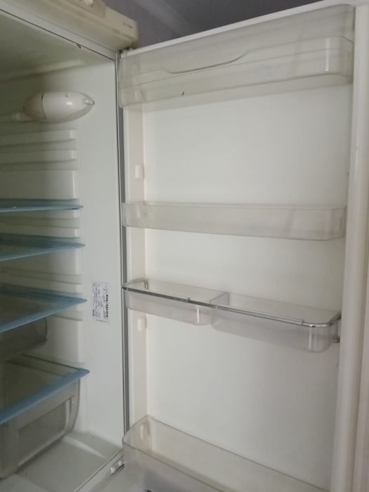 Холодильник Indesit б/у, полностью рабочий