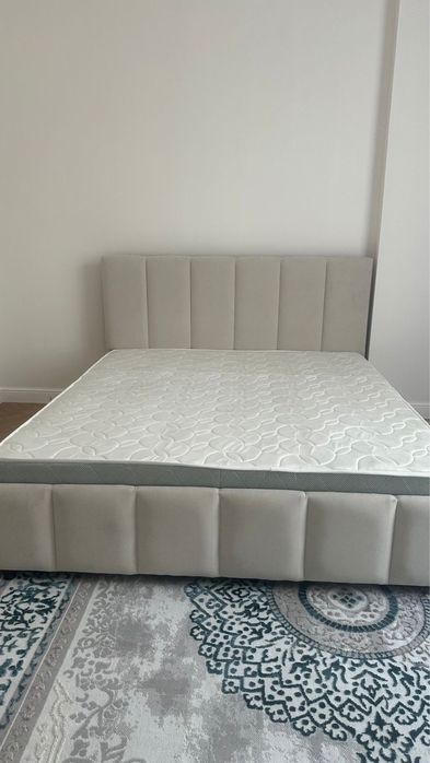 Двуспальная кровать