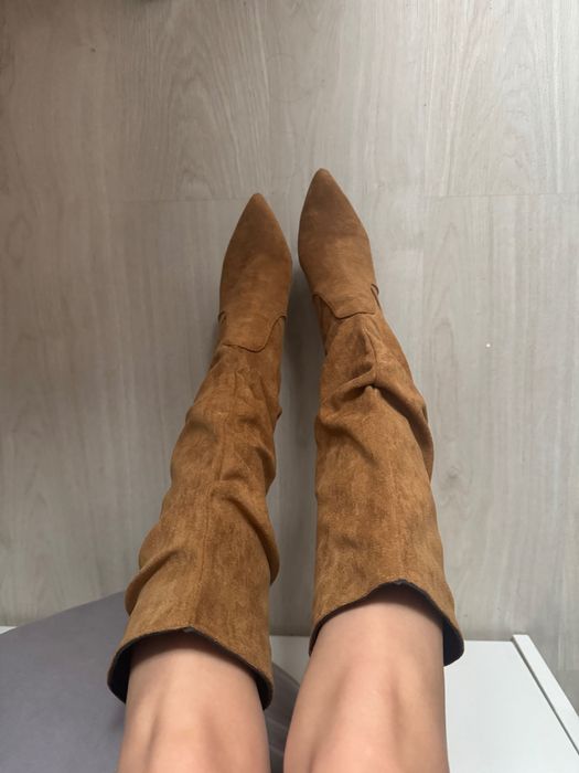 Елегантни ботуши с ток