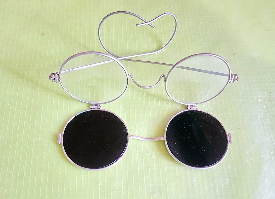 F780-I-Raritate-Ochelari interbelici 1920-1930 alpaca cu sistem arc. Pentru vedere, soare sau posibil industriali pt sudura fiind mai opaci.