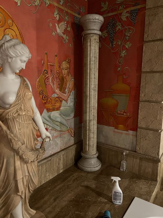 Статуя мраморная с колоннами